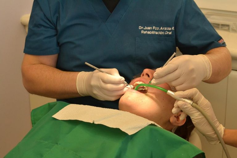 Przygotowanie nowoczesnego ortodontycznego aparatu na zęby