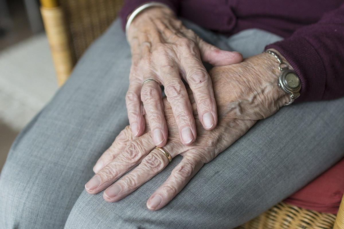 Jaką opiekę powinien zapewniać dom dla seniora?